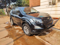 Mahindra XUV 500 W10