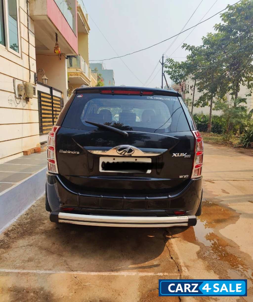 Mahindra XUV 500 W10