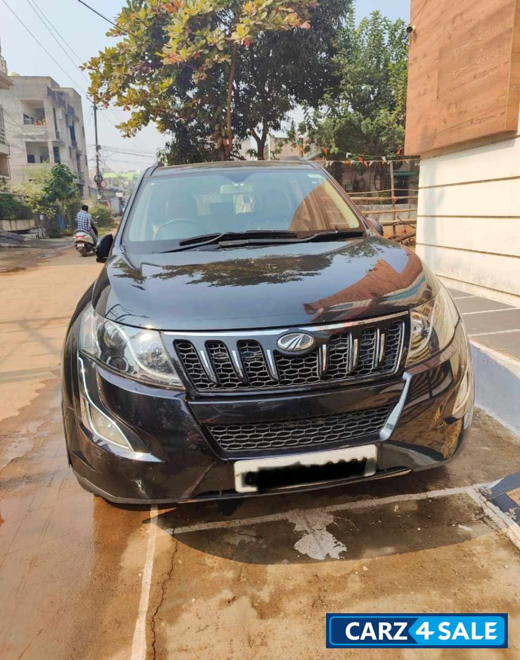 Mahindra XUV 500 W10