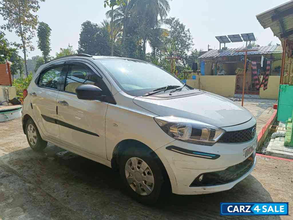 Tata Tiago XE