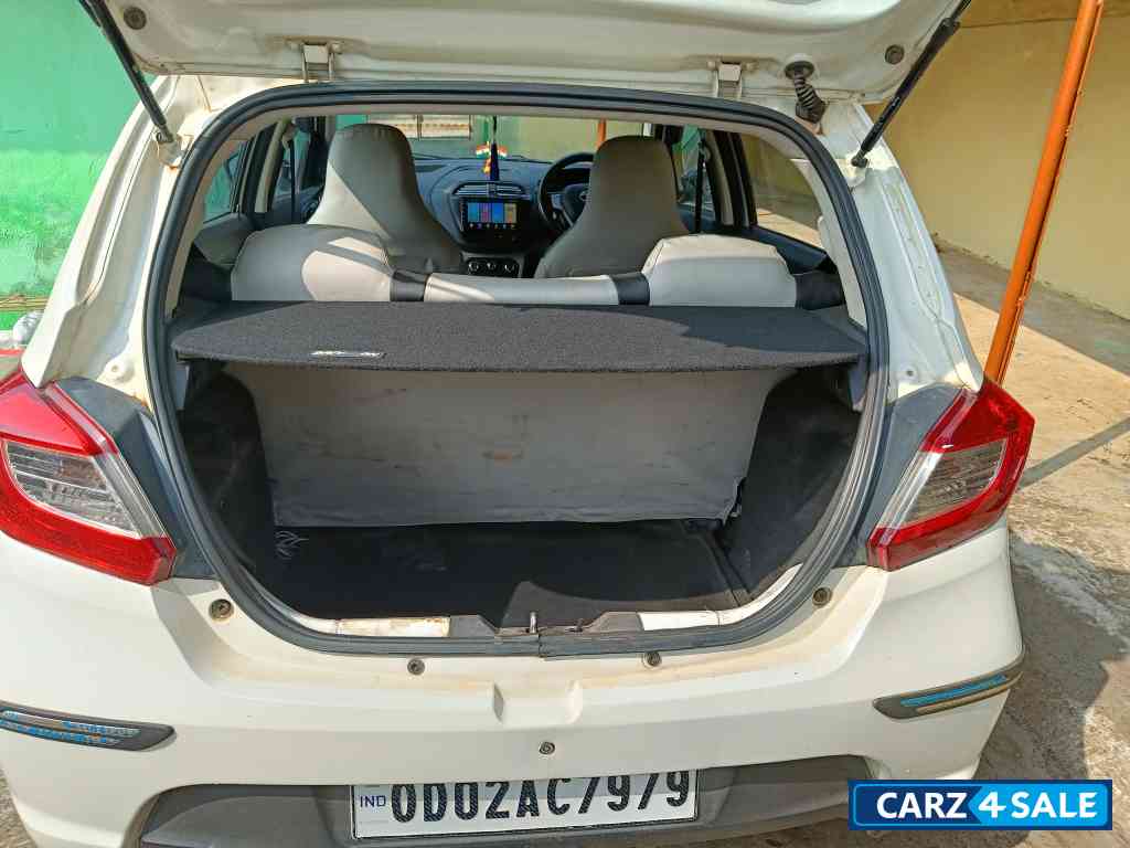 Tata Tiago XE