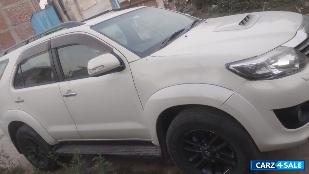 Toyota Fortuner 4x4 AT