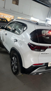 Pearl White Kia Sonet Htx diesel 1.5