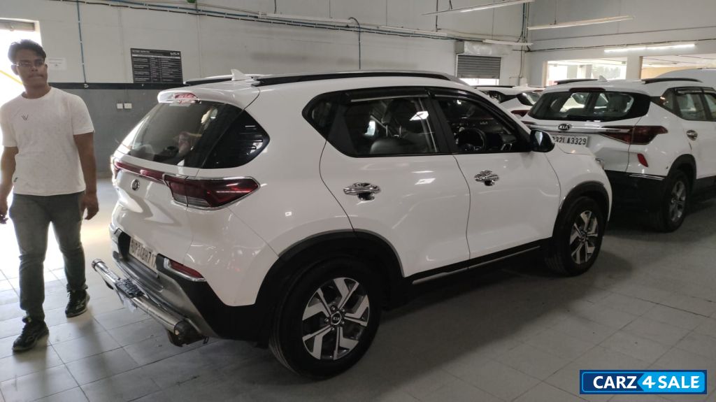 Pearl White Kia Sonet Htx diesel 1.5
