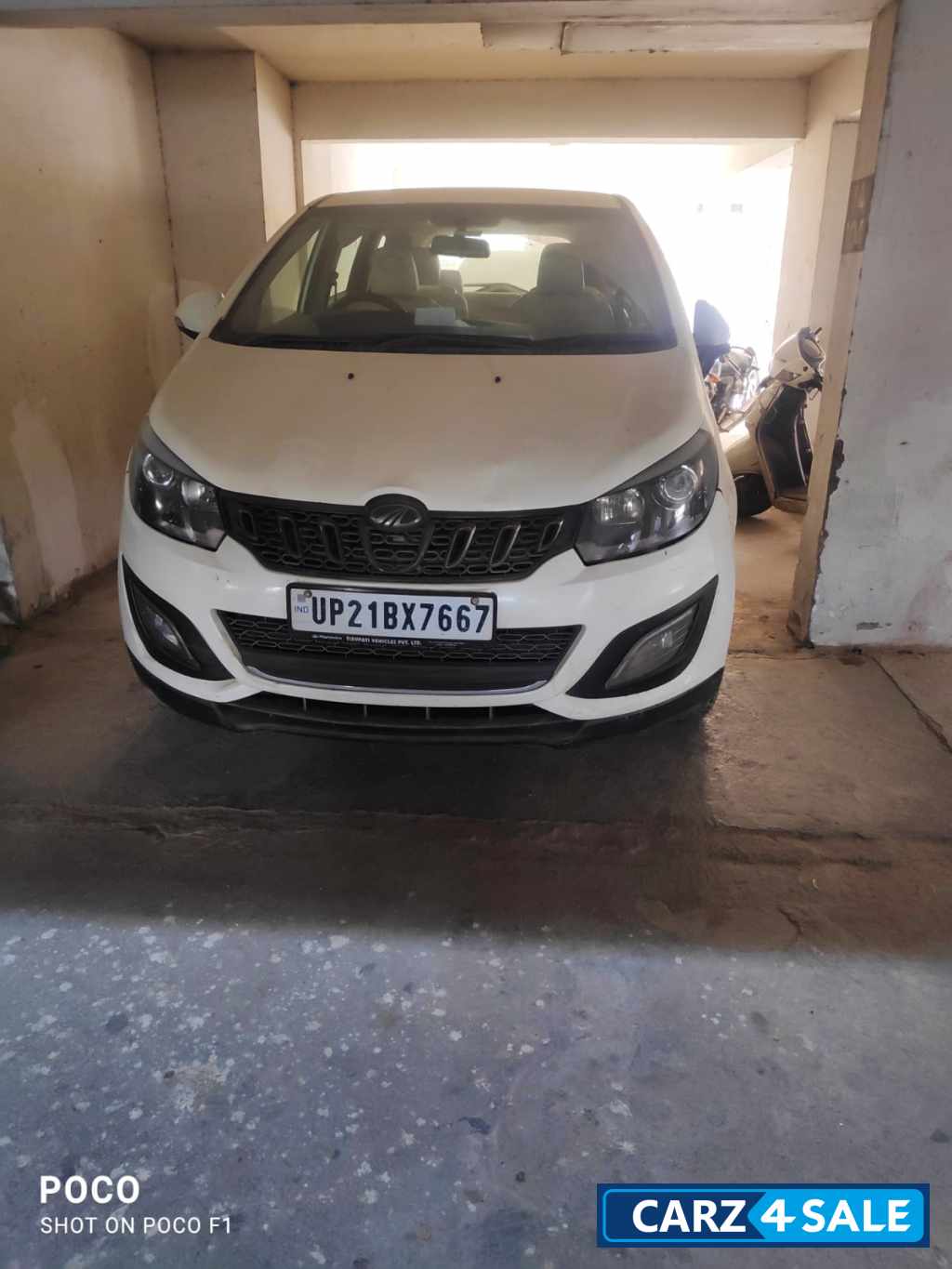 Mahindra Marazzo M6