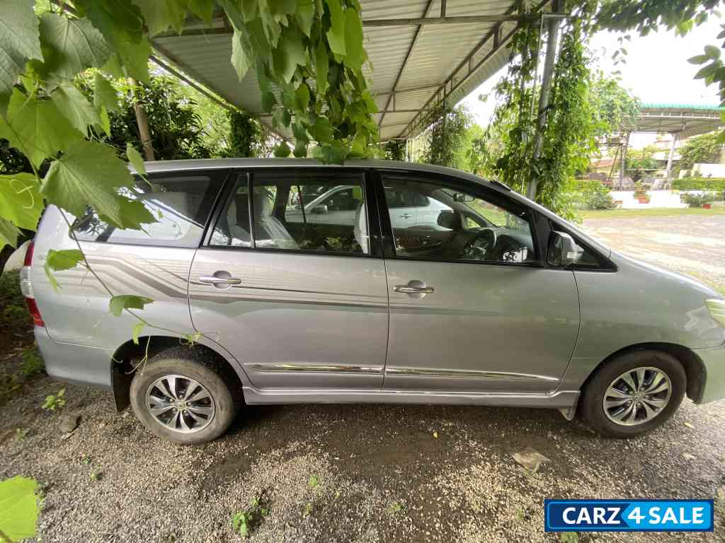 Toyota Innova 2.5 VX BS-IV 7 STR