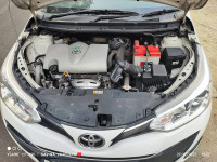 White Toyota Yaris 1.5 g