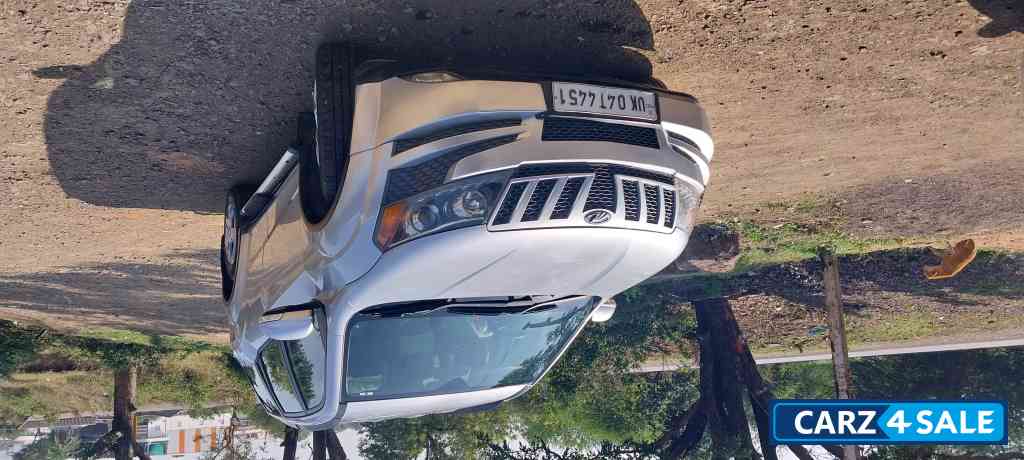 Silver Mahindra XUV 500 W6