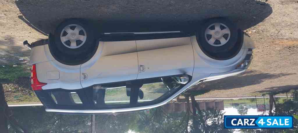 Silver Mahindra XUV 500 W6