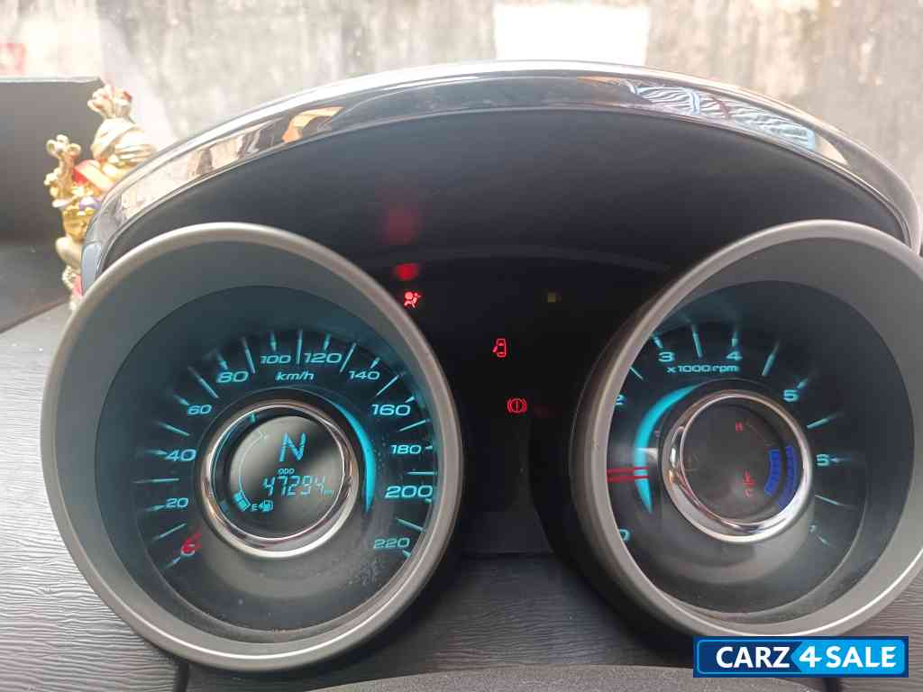 Sunset Orange Mahindra XUV 500 W10 R FWD