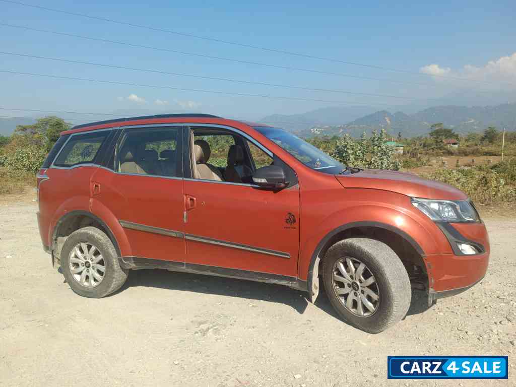Sunset Orange Mahindra XUV 500 W10 R FWD