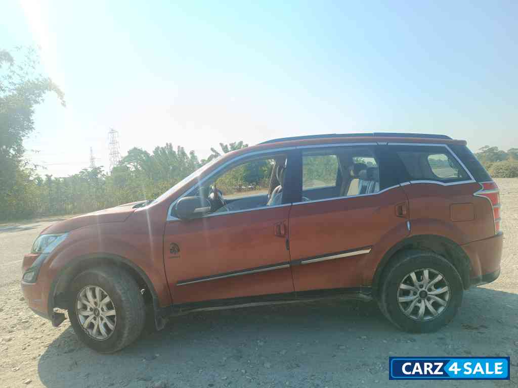 Sunset Orange Mahindra XUV 500 W10 R FWD