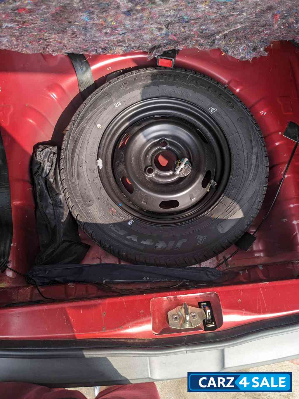 Red Renault Kwid RXT BSIV Red Renault Kwid RXT BSIV