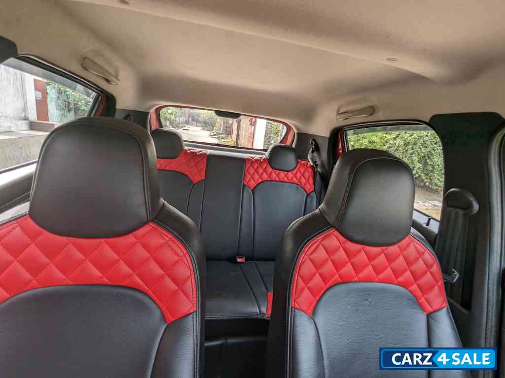 Red Renault Kwid RXT BSIV Red Renault Kwid RXT BSIV