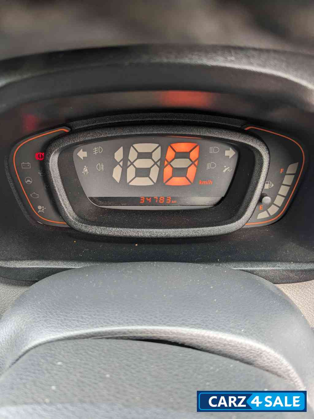 Red Renault Kwid RXT BSIV Red Renault Kwid RXT BSIV