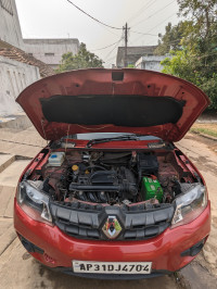 Red Renault Kwid RXT BSIV