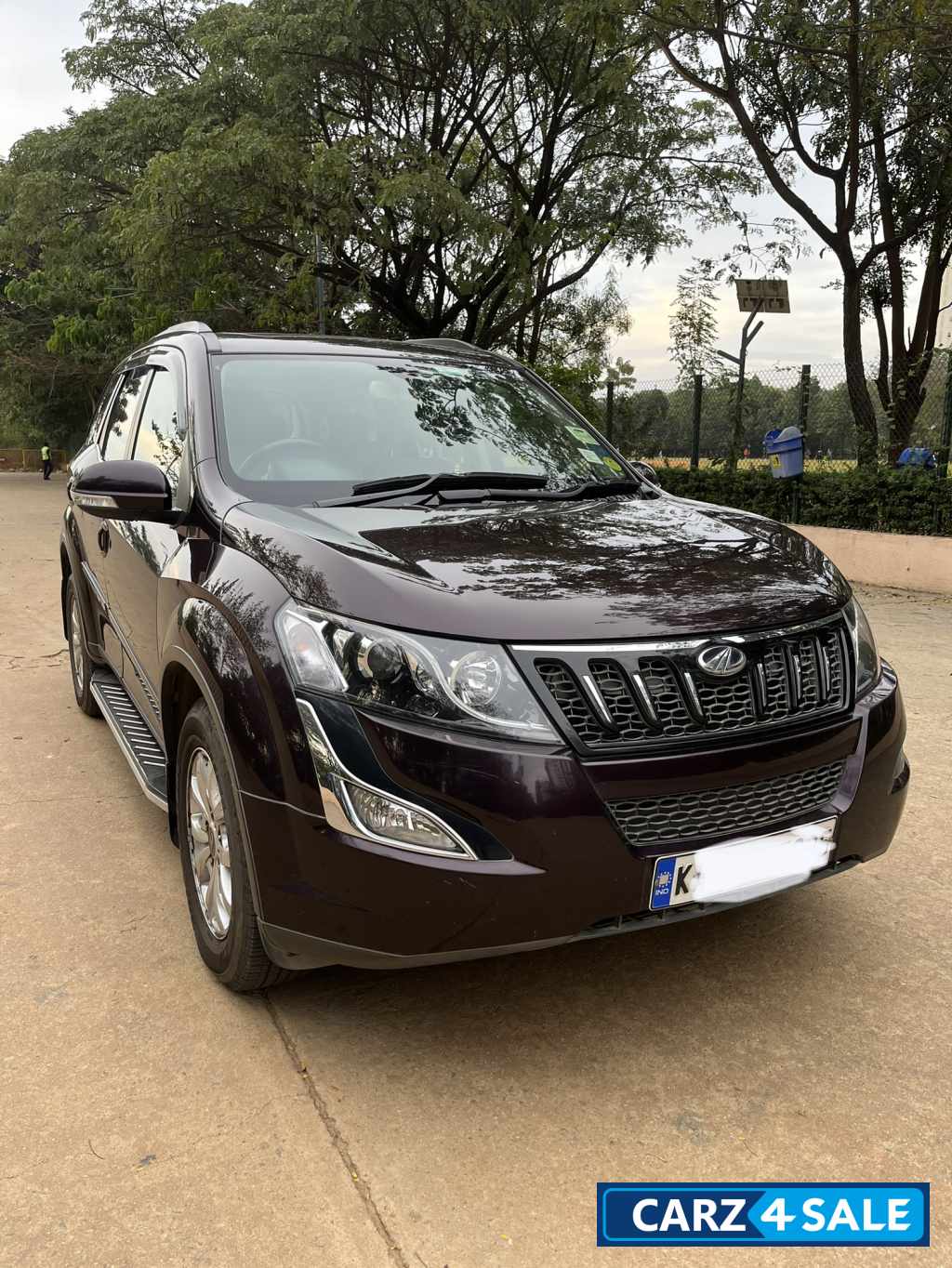 Mahindra XUV 500 W10