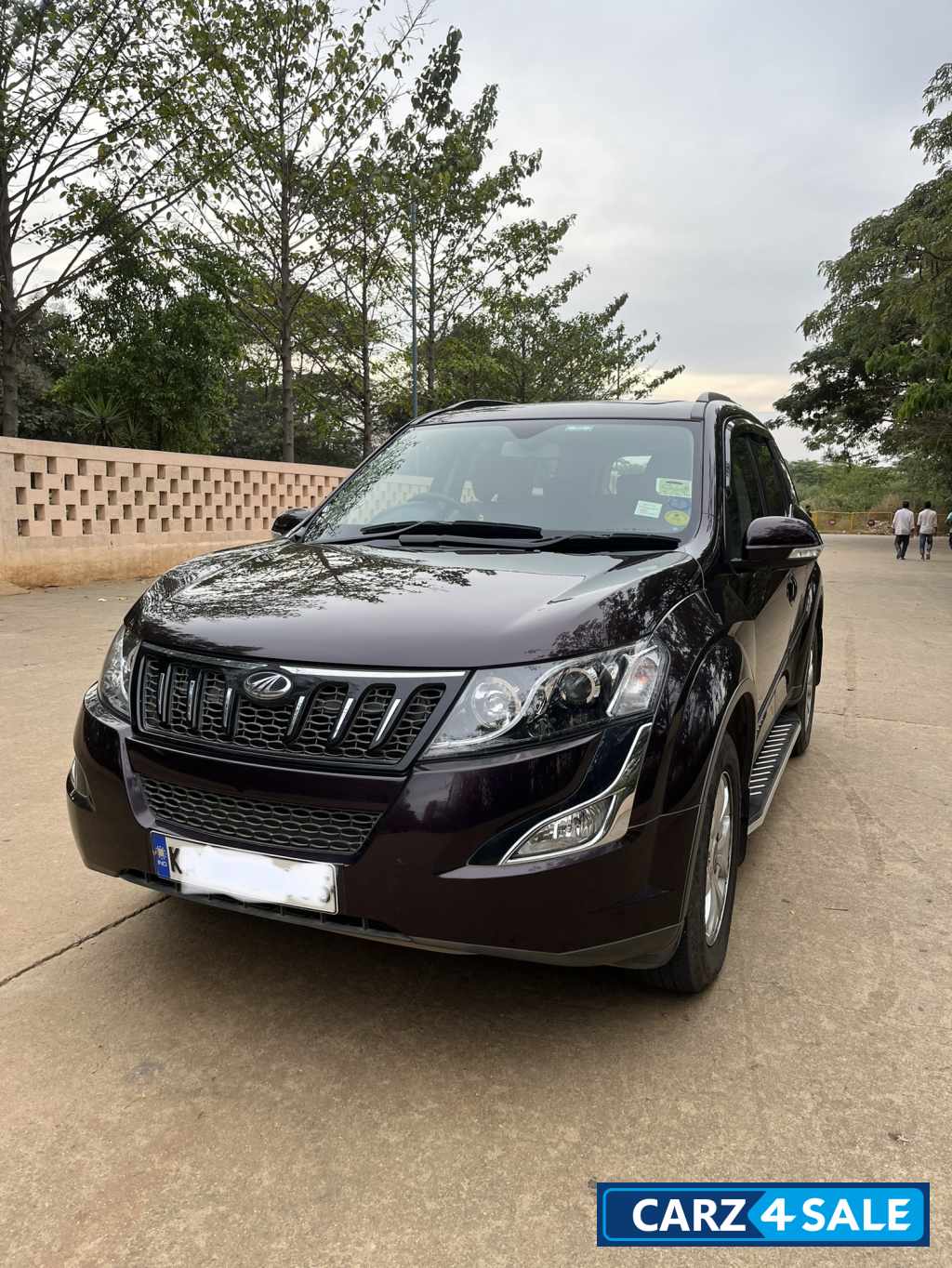 Mahindra XUV 500 W10