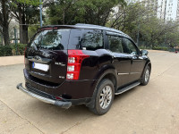 Mahindra XUV 500 W10