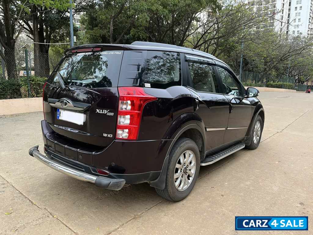 Mahindra XUV 500 W10