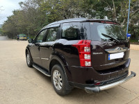 Mahindra XUV 500 W10