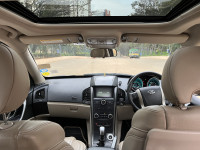 Mahindra XUV 500 W10