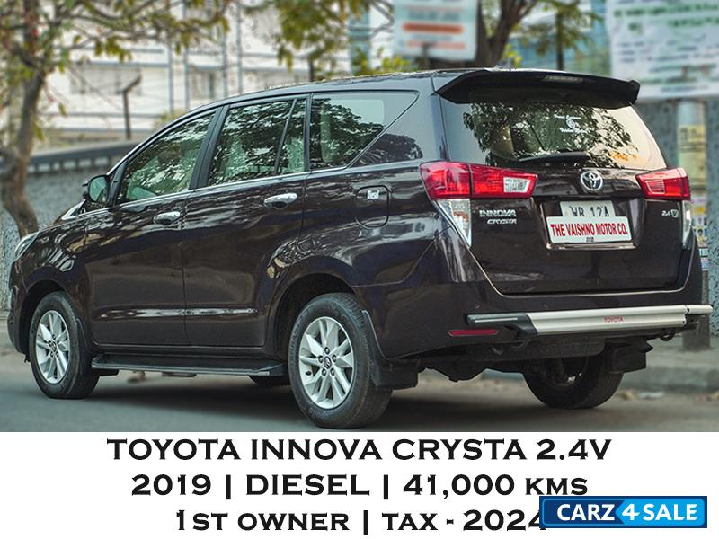 Toyota Innova Crysta  2.4 v