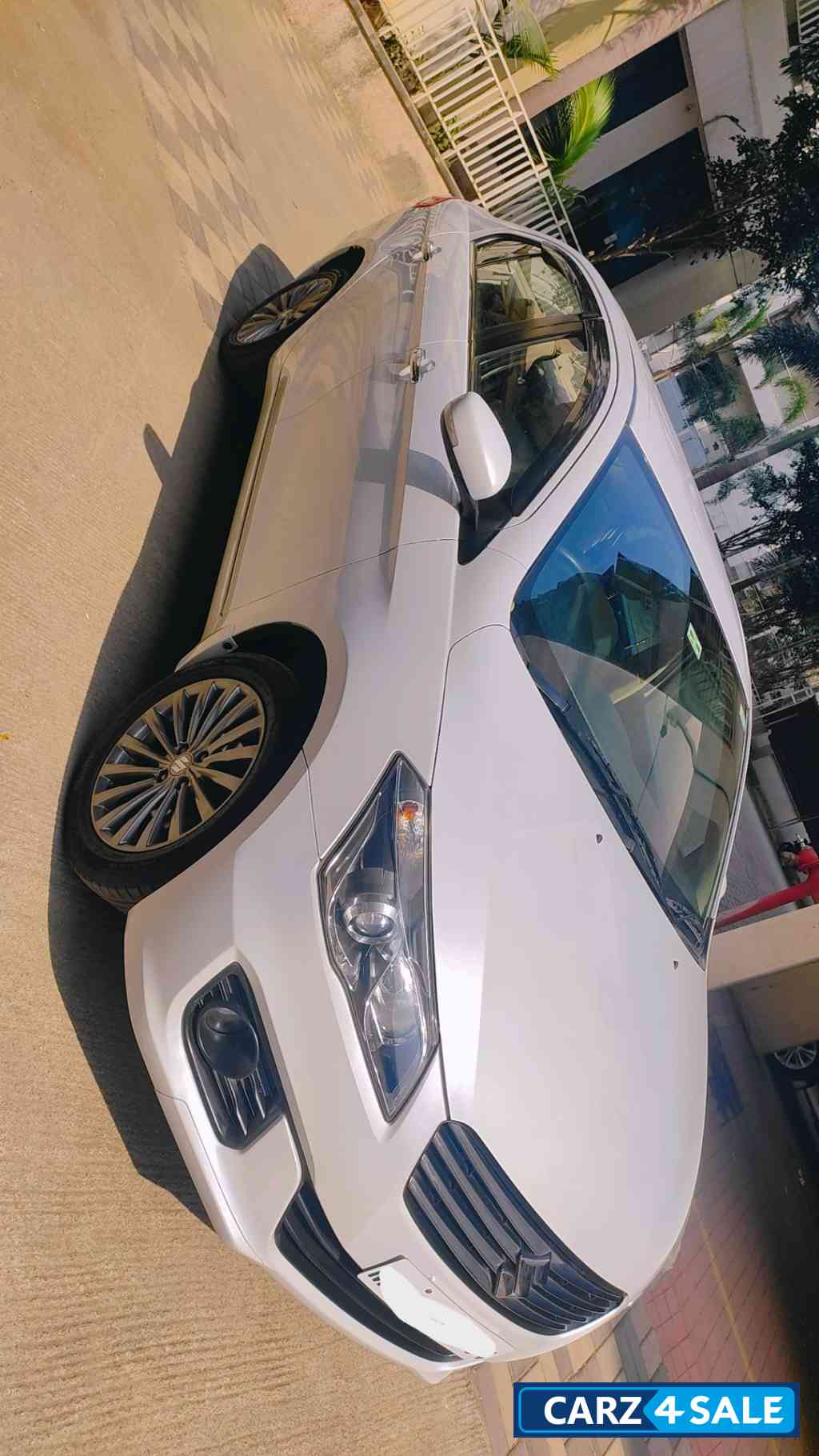 Pearl White Maruti Suzuki Ciaz ZXI +
