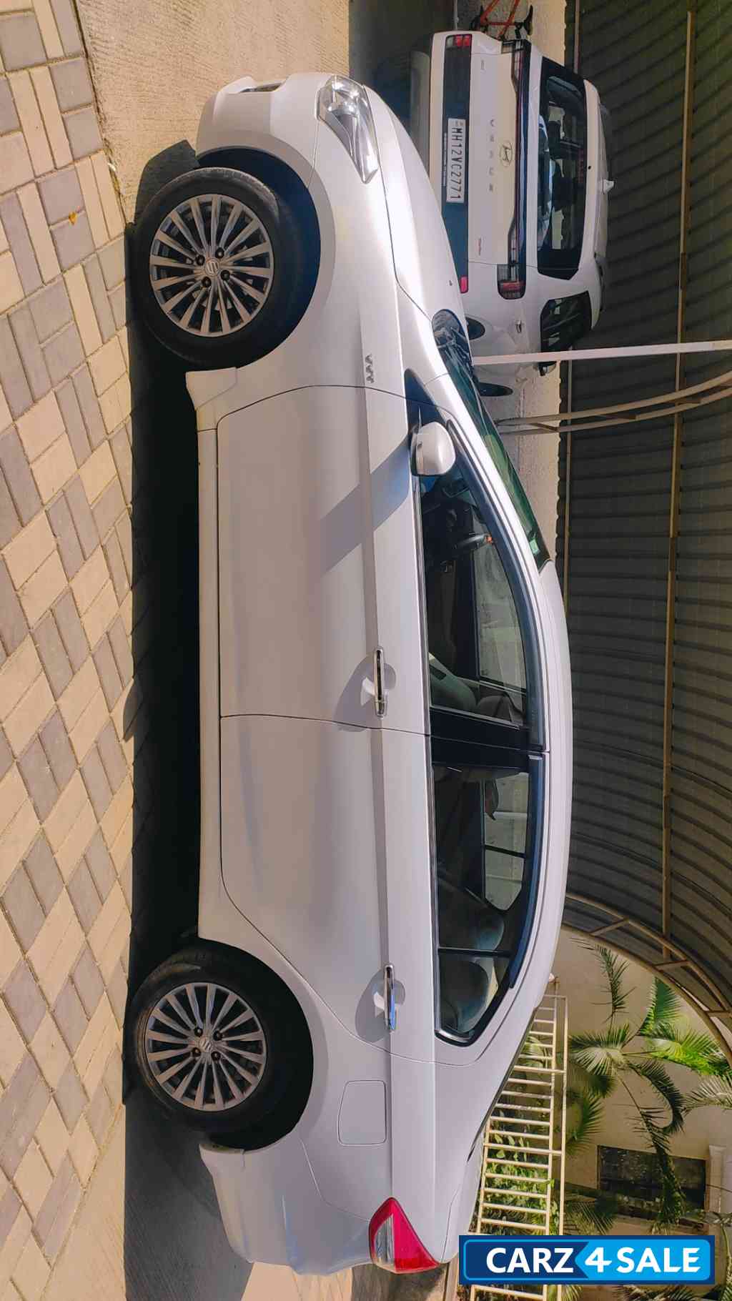 Pearl White Maruti Suzuki Ciaz ZXI +