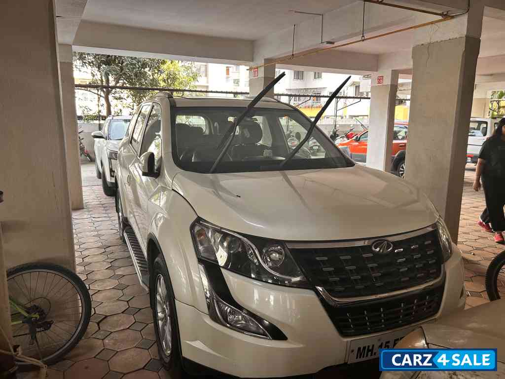 Mahindra XUV 500 W10