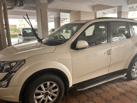 Mahindra XUV 500 W10