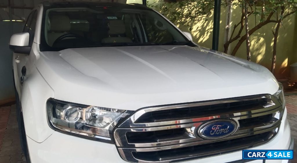 Diamond White Ford Endeavour 2.2L TREND 4×2 AT