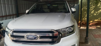 Diamond White Ford Endeavour 2.2L TREND 4×2 AT