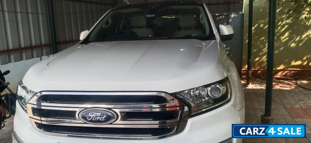 Diamond White Ford Endeavour 2.2L TREND 4×2 AT