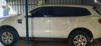 Diamond White Ford Endeavour 2.2L TREND 4×2 AT