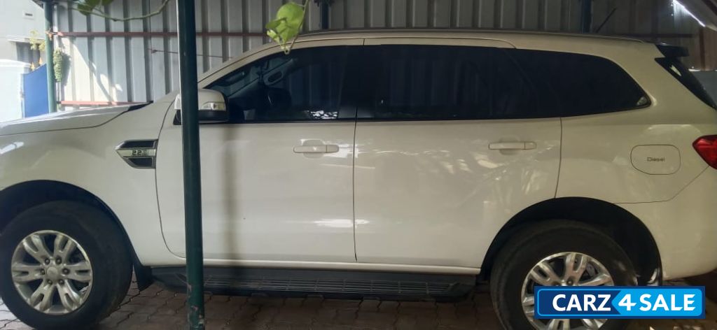 Diamond White Ford Endeavour 2.2L TREND 4×2 AT
