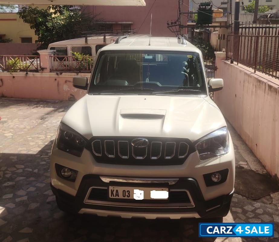 White Mahindra Scorpio S7 140
