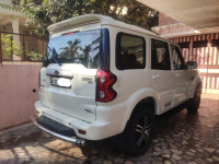 White Mahindra Scorpio S7 140