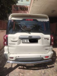 White Mahindra Scorpio S7 140