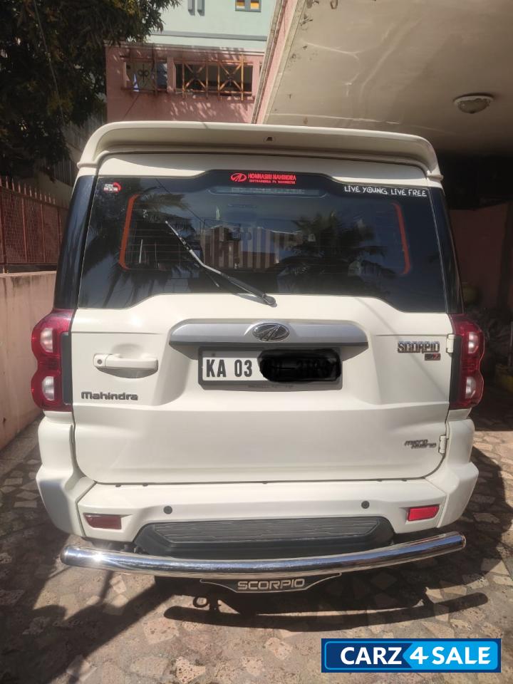White Mahindra Scorpio S7 140