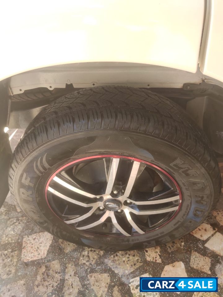 White Mahindra Scorpio S7 140