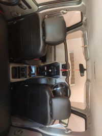 White Mahindra Scorpio S7 140