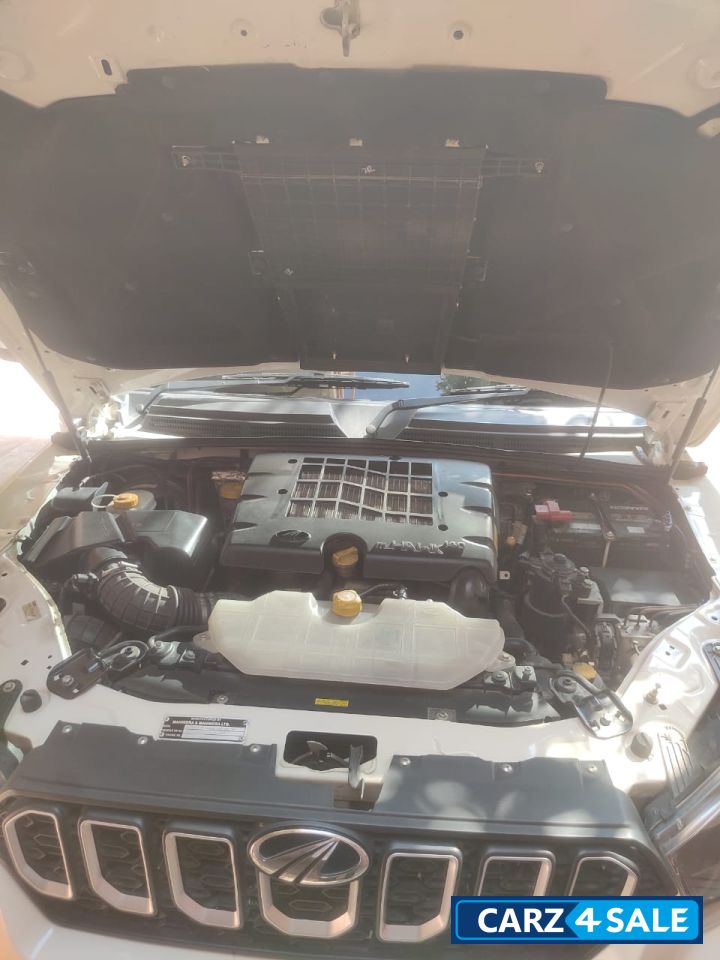 White Mahindra Scorpio S7 140