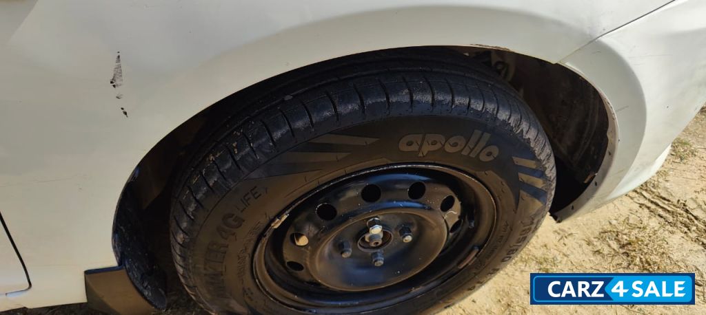 White Maruti Suzuki Dzire LDI