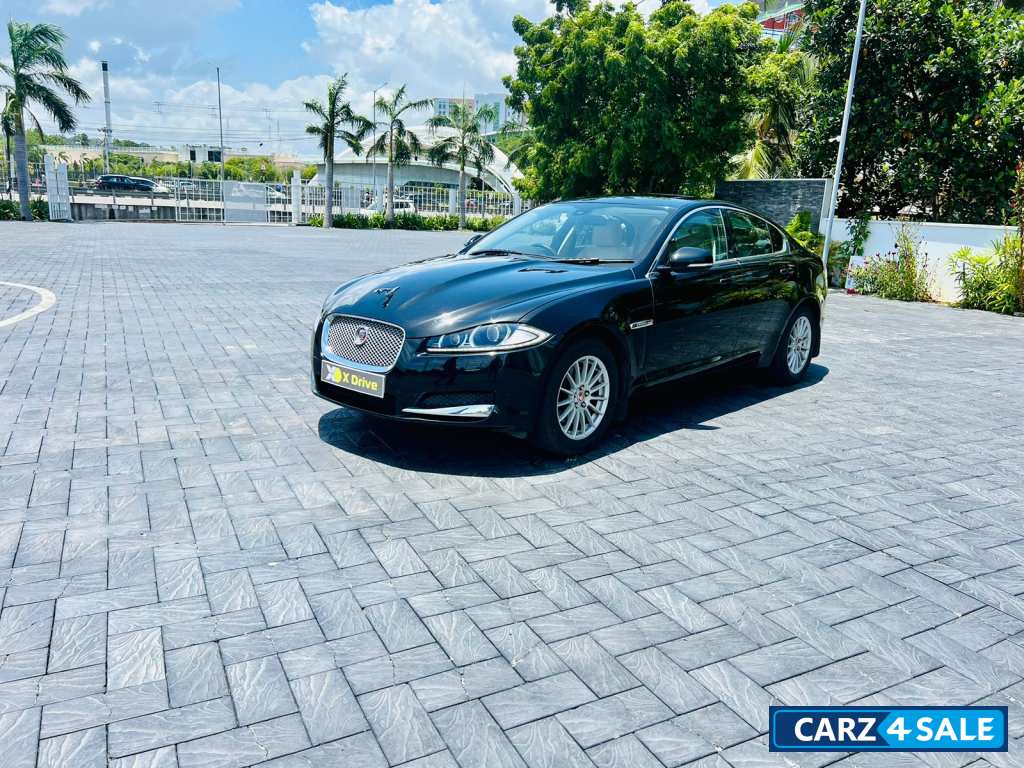 Black Jaguar XF 2.2L Diesel Luxury