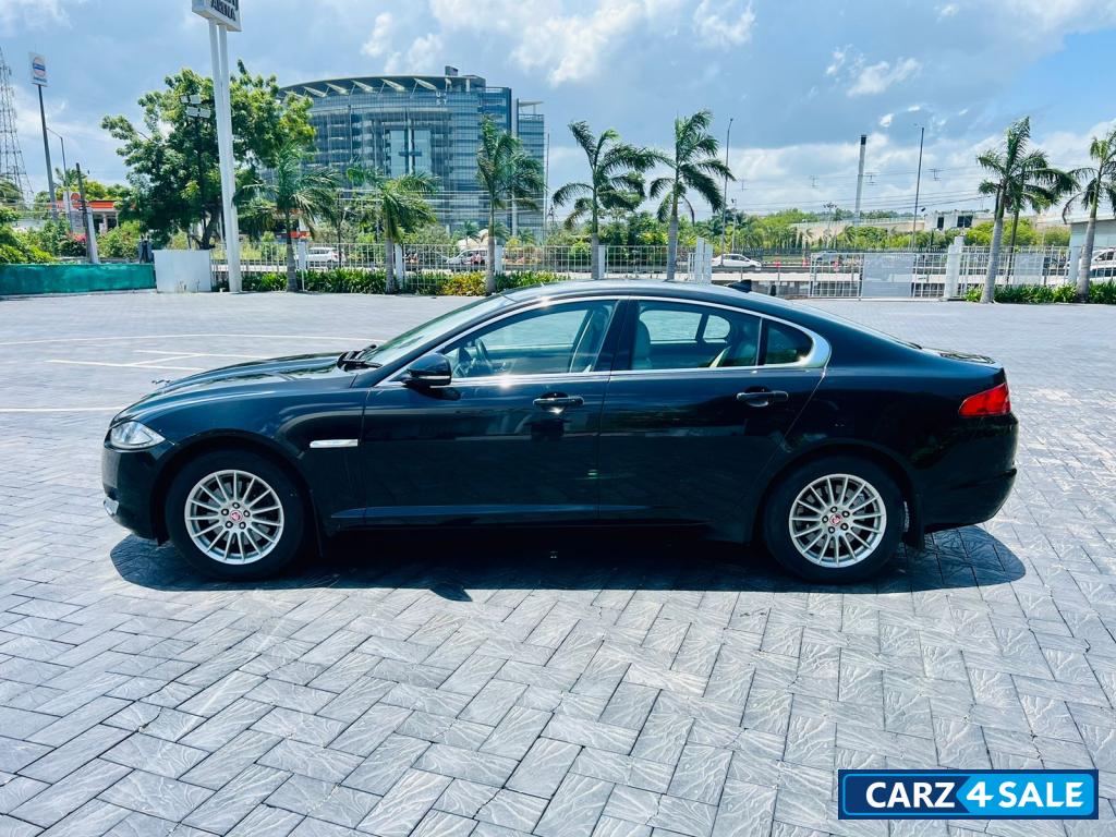 Black Jaguar XF 2.2L Diesel Luxury