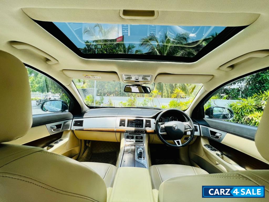 Black Jaguar XF 2.2L Diesel Luxury