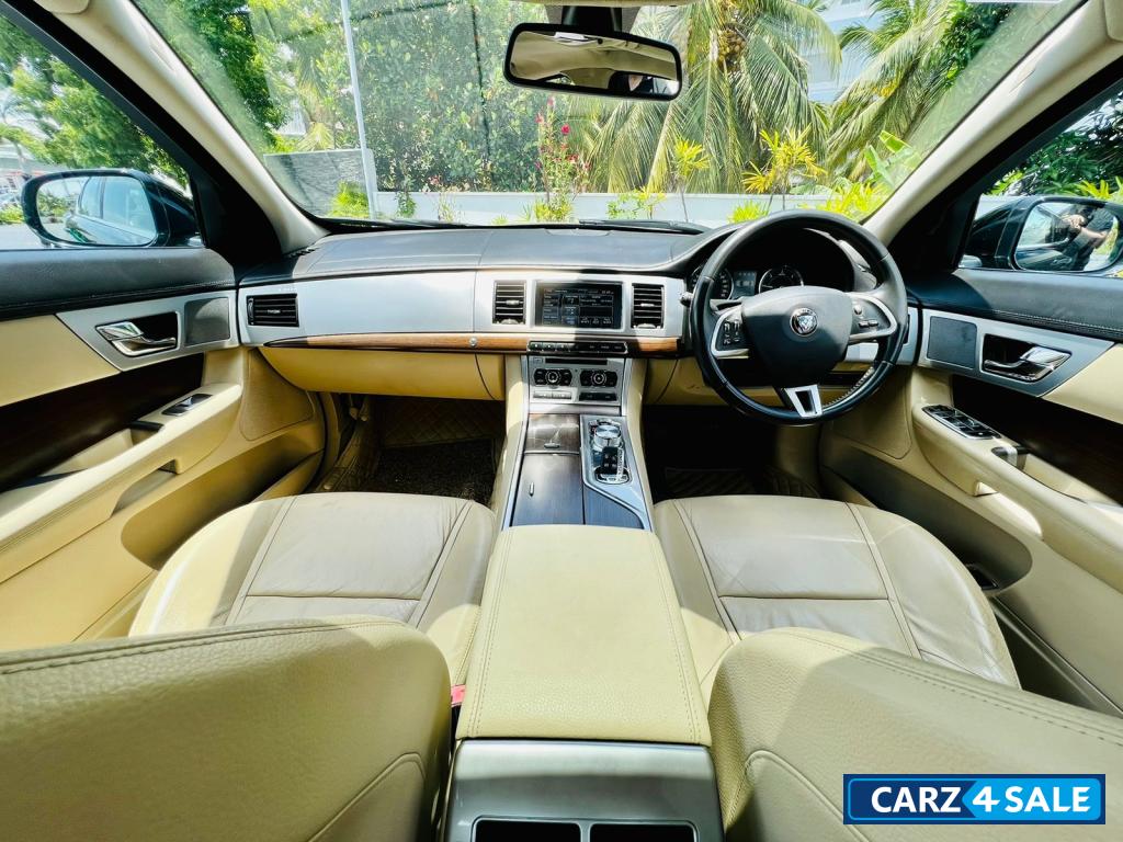 Black Jaguar XF 2.2L Diesel Luxury