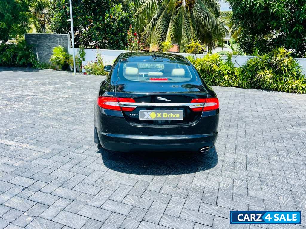 Black Jaguar XF 2.2L Diesel Luxury