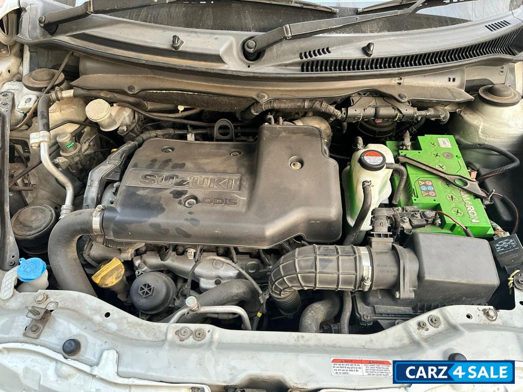 White Maruti Suzuki Dzire VDI